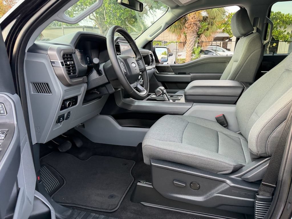 Used 2025 Ford F150 Lightning XLT AWD/4WD image 12