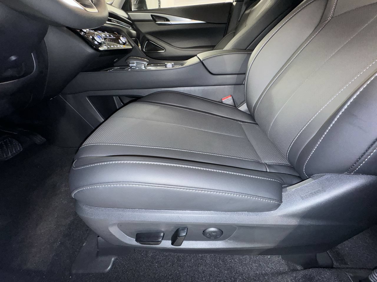 Certified 2026 INFINITI QX60 Luxe w/ Cargo Package AWD/4WD image 15