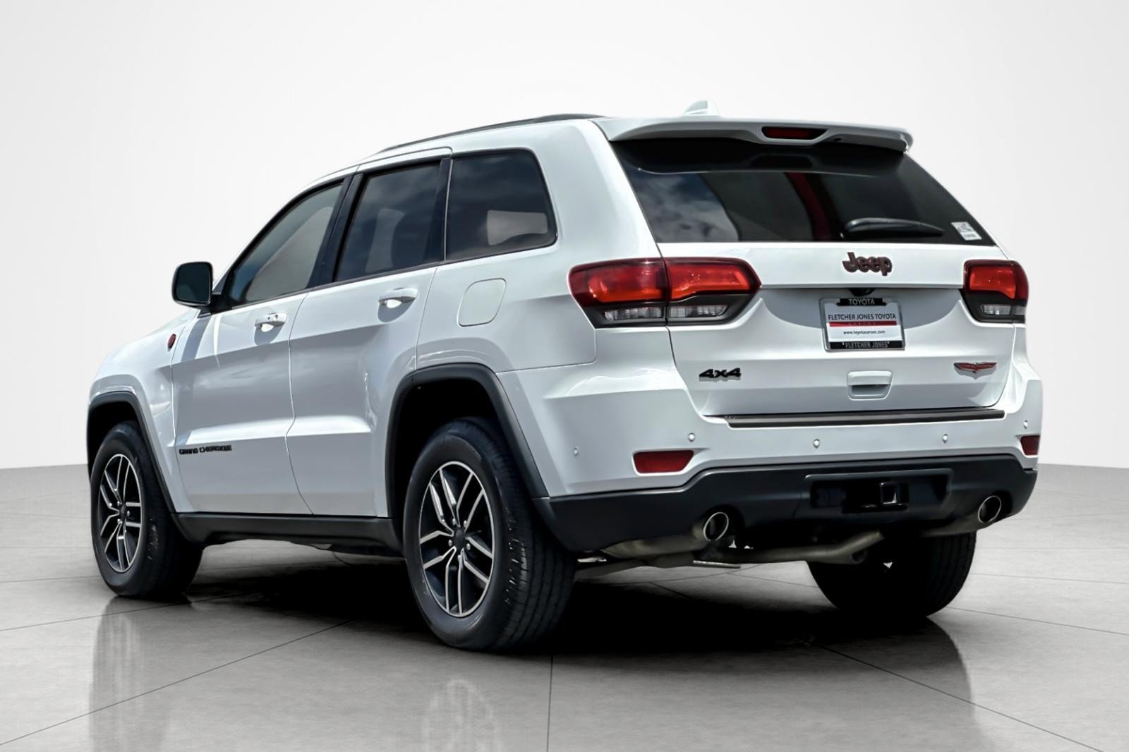 Used 2019 Jeep Grand Cherokee Trailhawk AWD/4WD image 3