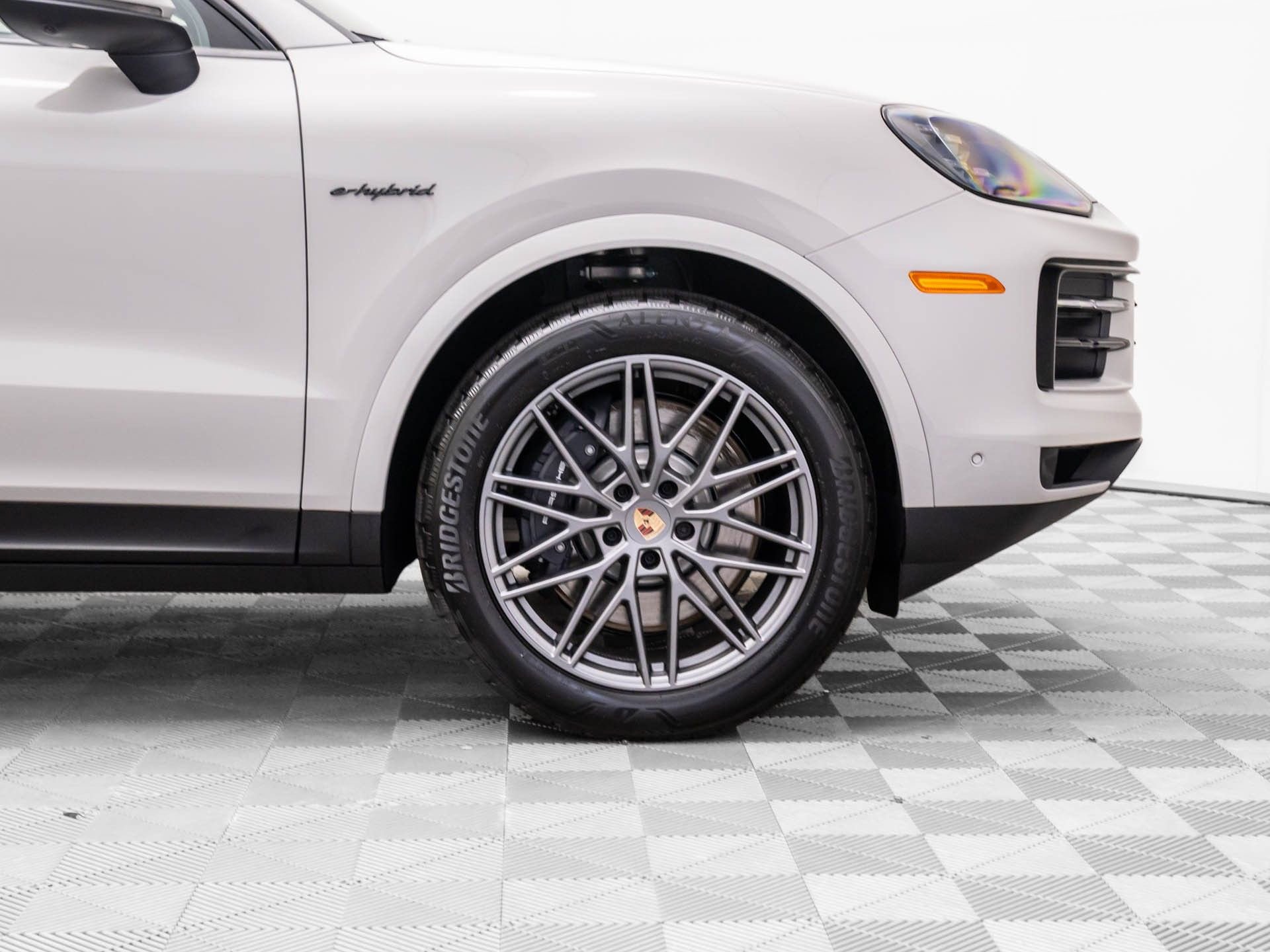 New 2026 Porsche Cayenne E-Hybrid Coupe AWD/4WD image 36