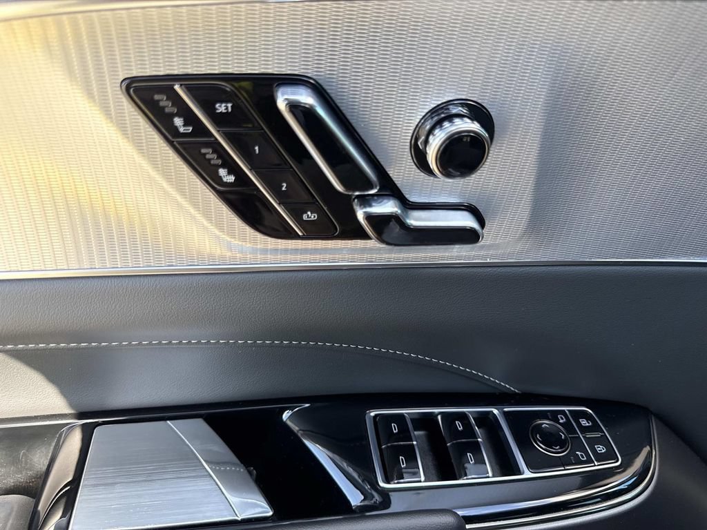 Certified 2024 Cadillac Lyriq Tech AWD/4WD image 18