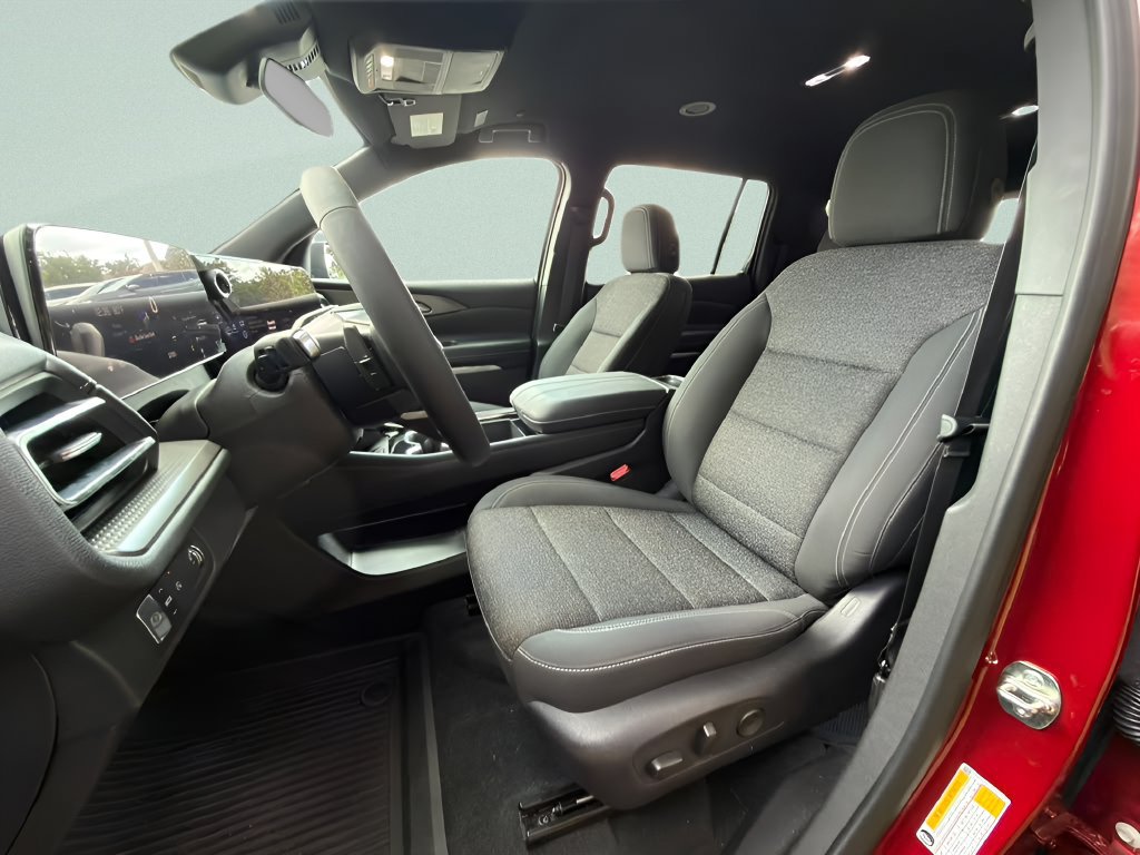 Used 2025 Chevrolet Traverse LT w/ Driver Confidence Package FWD image 10