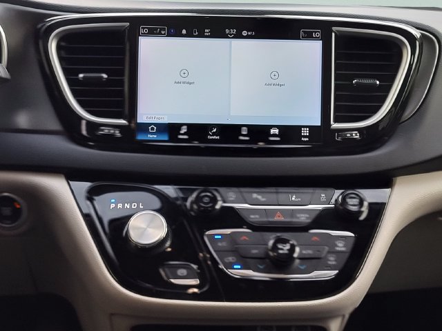 Used 2023 Chrysler Pacifica Touring-L FWD image 13