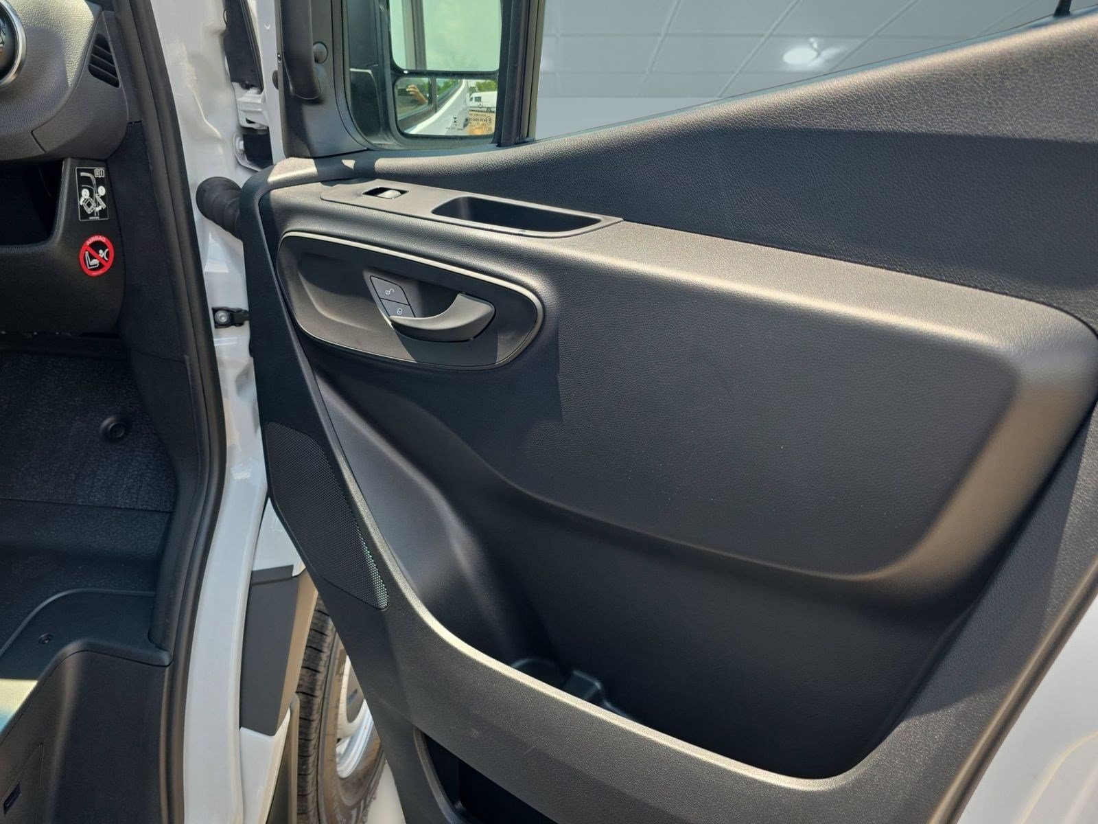 Used 2025 Mercedes-Benz Sprinter 2500 image 20