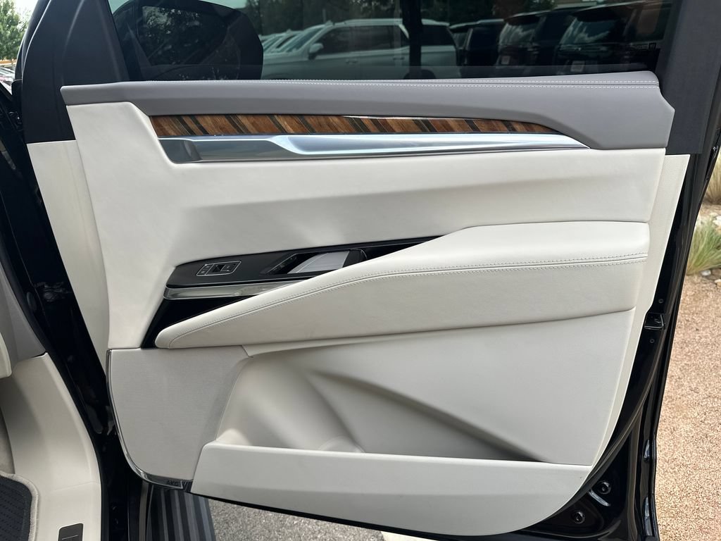 Used 2025 Cadillac Escalade Premium Luxury Platinum w/ LPO, Floor Liner Package AWD/4WD image 39