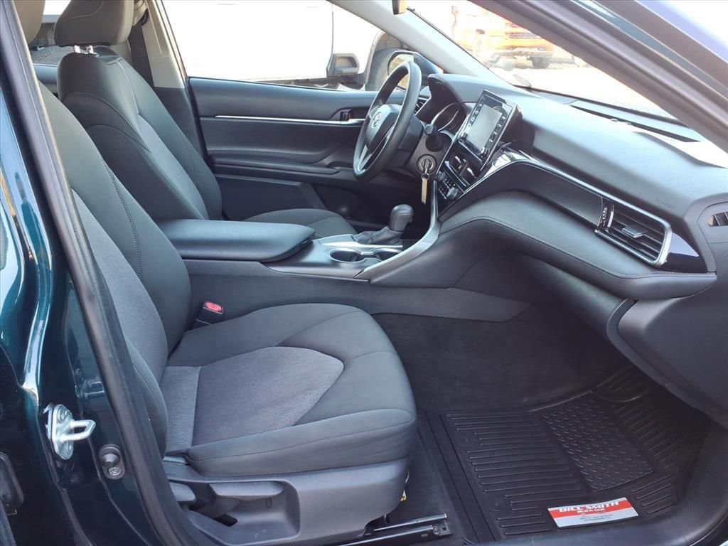 Used 2021 Toyota Camry LE image 10
