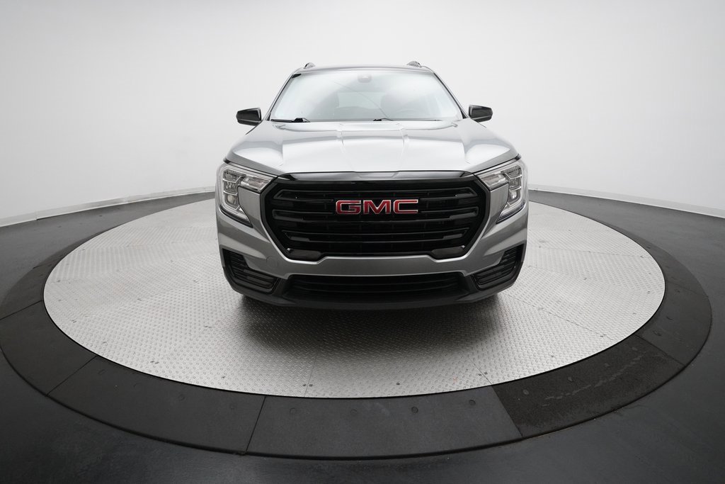 Used 2023 GMC Terrain SLE w/ Driver Convenience Package image 11