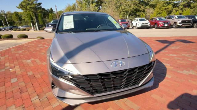 Used 2023 Hyundai Elantra Blue FWD image 4