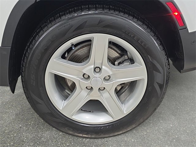 Used 2023 Land Rover Defender 130 SE image 33