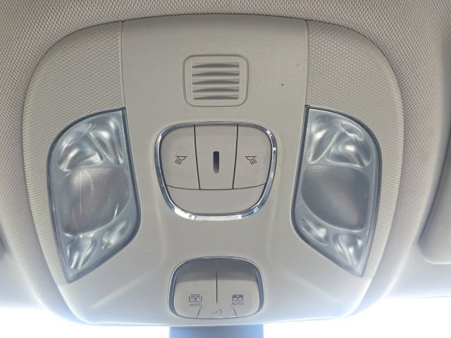 Used 2018 Jeep Compass Latitude FWD image 26