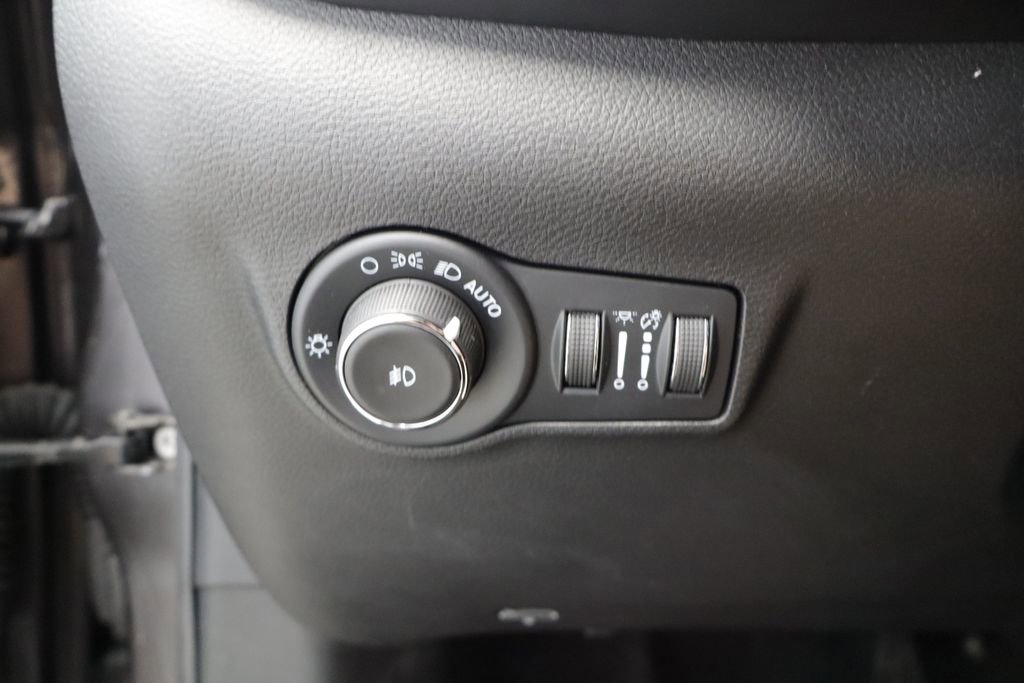 Used 2023 Jeep Compass Limited AWD/4WD image 28