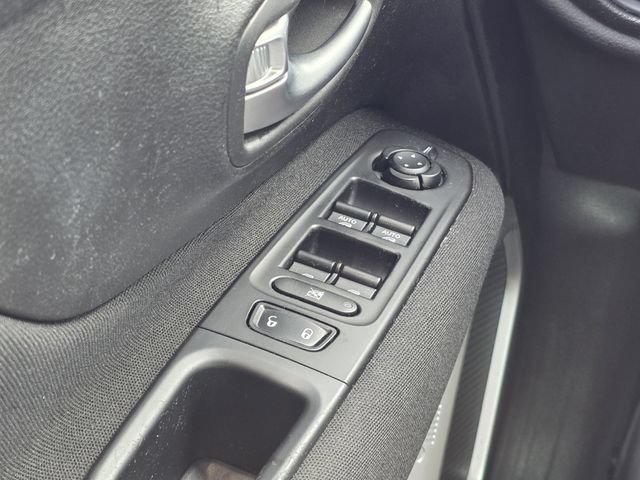Used 2021 Jeep Renegade Latitude FWD image 16