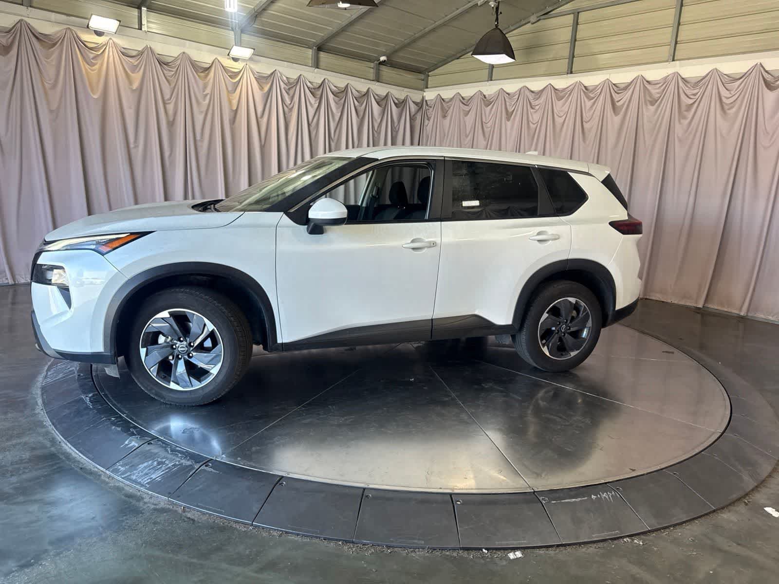 Used 2024 Nissan Rogue SV FWD image 8