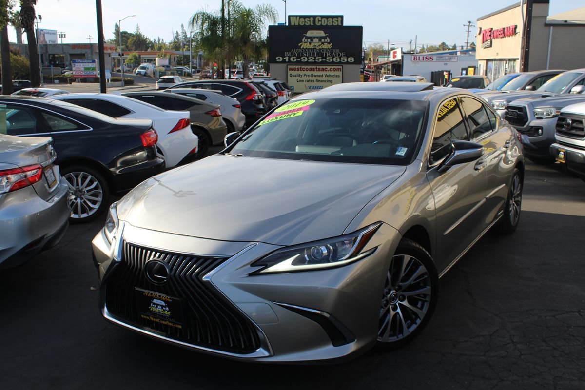 Used 2019 Lexus ES 300h w/ Premium Package FWD image 40