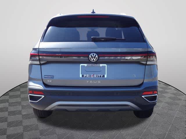 Used 2025 Volkswagen Taos SE FWD image 2