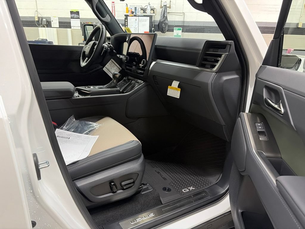 New 2026 Lexus GX 550 AWD/4WD image 10