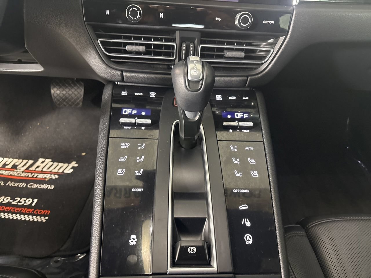 Used 2022 Porsche Macan AWD/4WD image 18