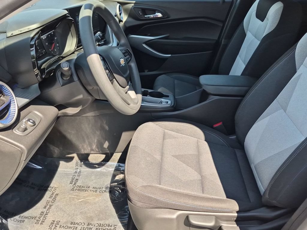 Used 2026 Chevrolet Trax LS FWD image 15