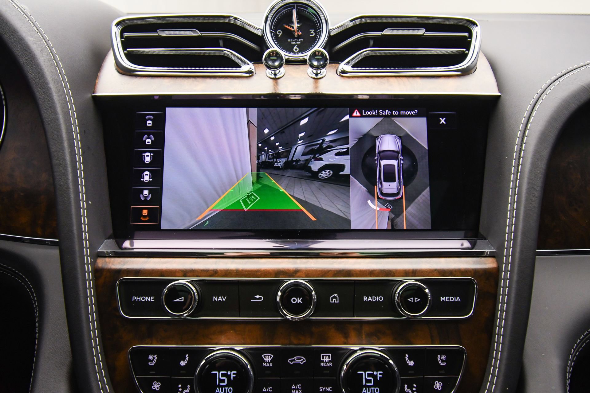 Used 2023 Bentley Bentayga Extended Wheelbase image 42