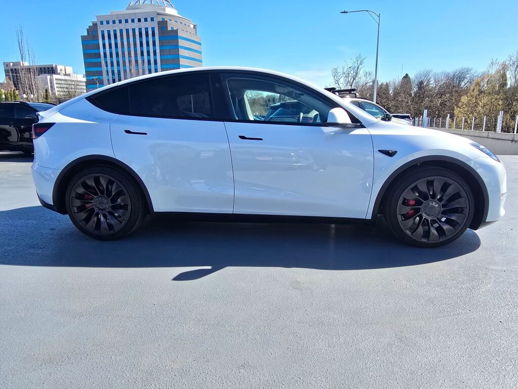 Used 2024 Tesla Model Y Performance AWD/4WD image 2