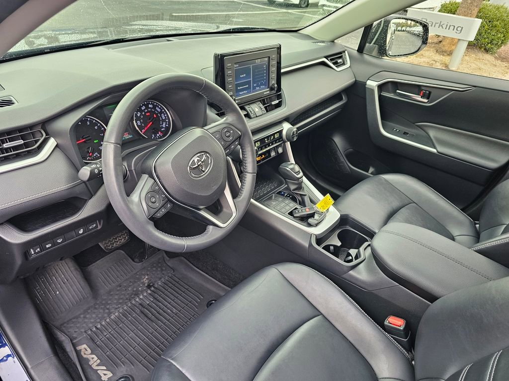 Used 2020 Toyota RAV4 XLE Premium image 19