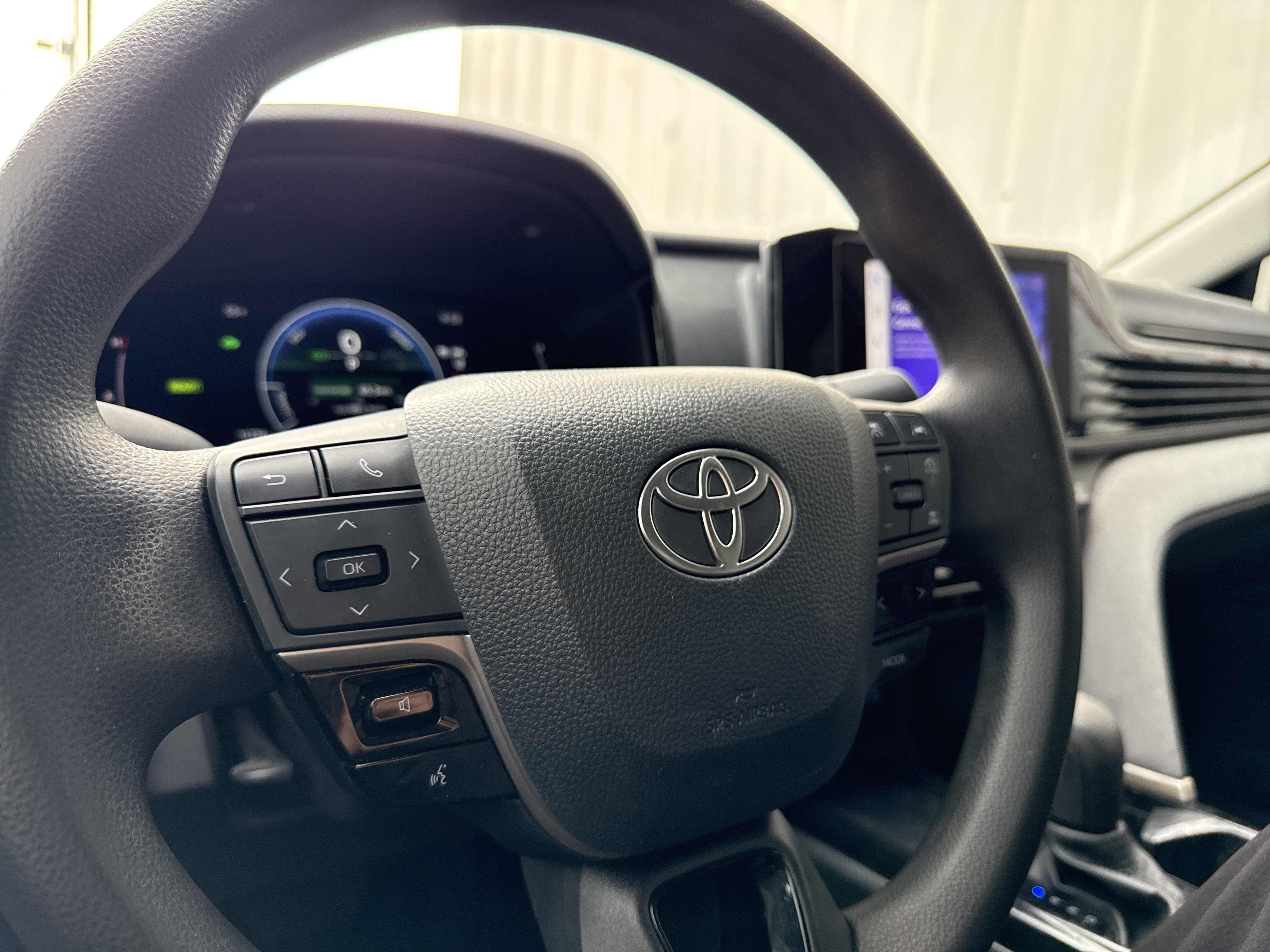 Used 2025 Toyota Camry LE image 15