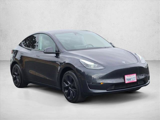 Used 2024 Tesla Model Y 2WD image 3