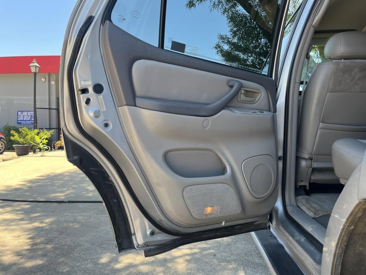 Used 2002 Toyota Sequoia SR5 RWD image 19