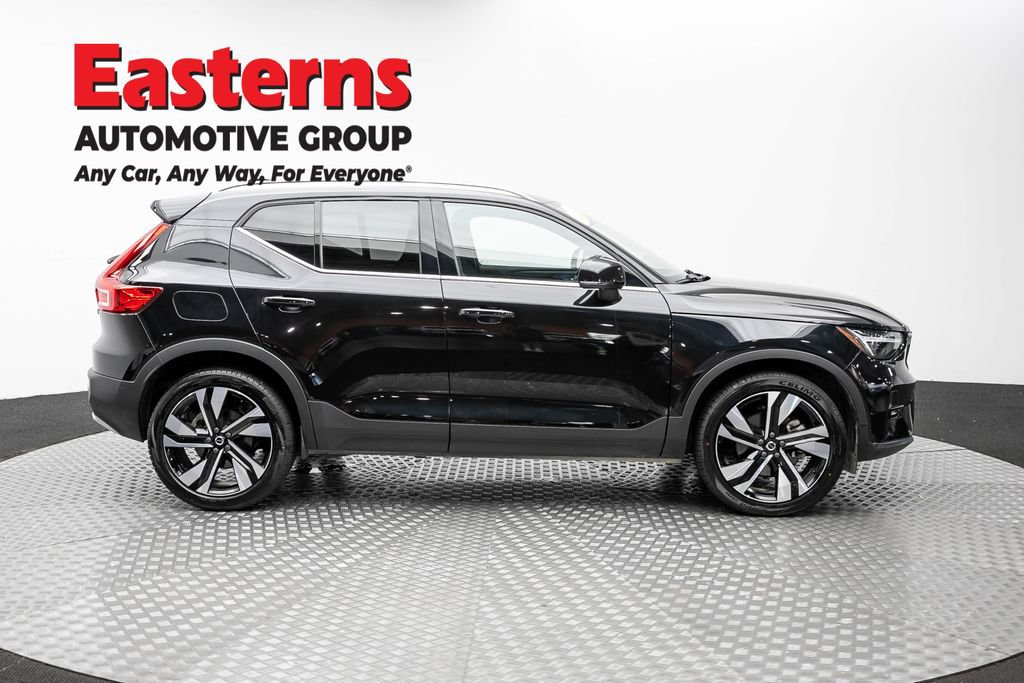 Used 2025 Volvo XC40 B5 Plus AWD/4WD image 4