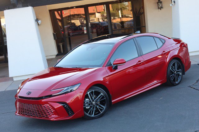 Used 2025 Toyota Camry XSE w/ Premium Package FWD image 4