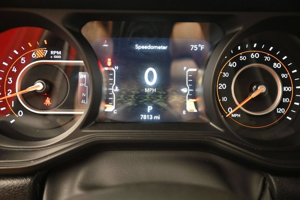 Used 2024 Jeep Wrangler Unlimited Sahara w/ Technology Group AWD/4WD image 31