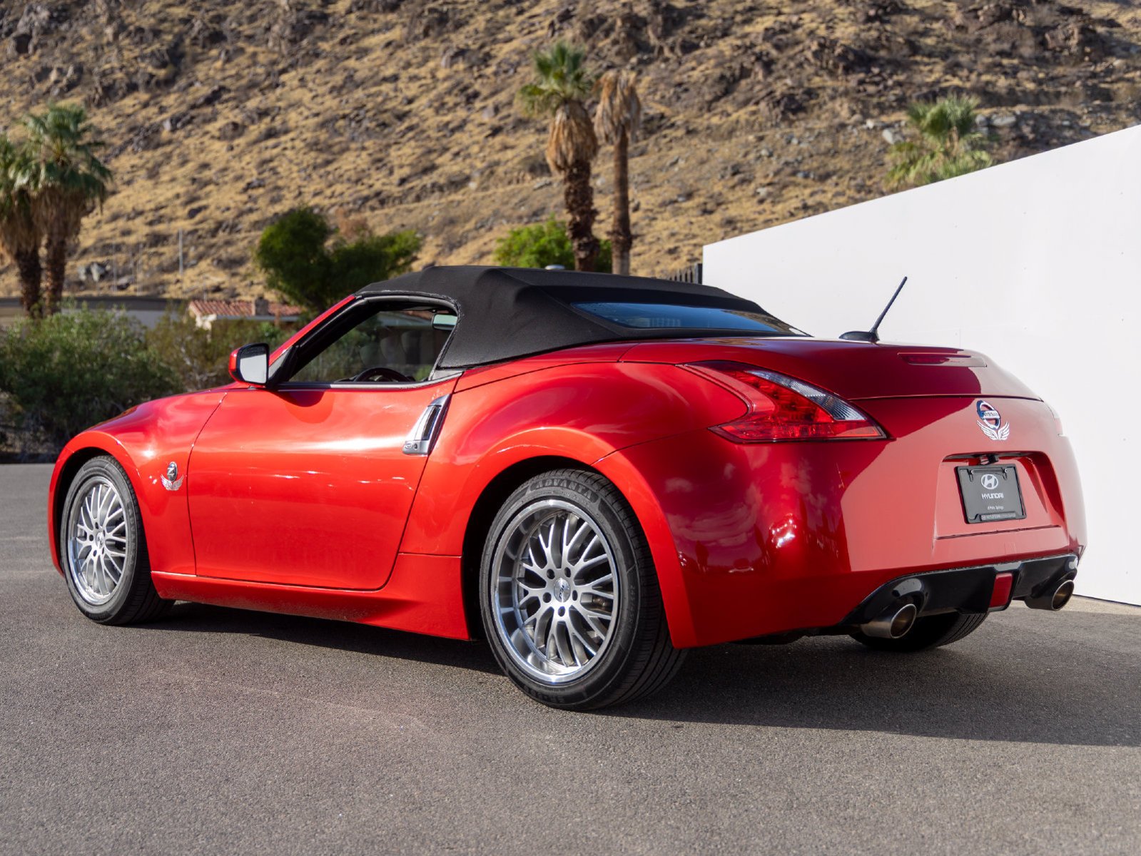 Used 2017 Nissan 370Z Roadster RWD image 5