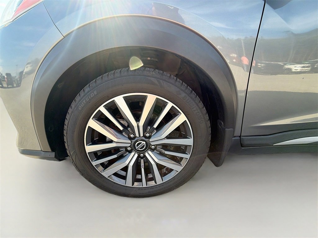 Used 2021 Nissan Kicks SR w/ Exterior Package image 34