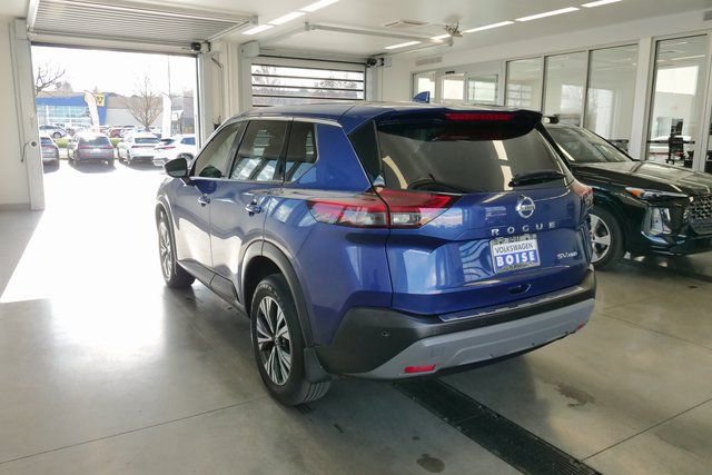 Used 2021 Nissan Rogue SV image 4