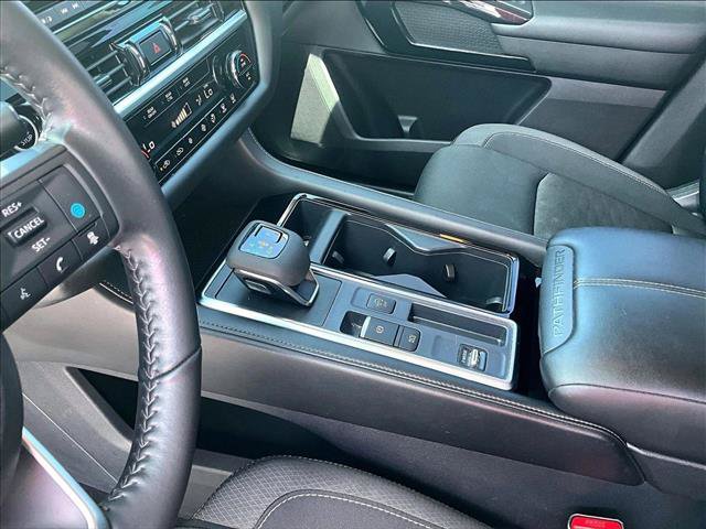 Used 2024 Nissan Pathfinder SV FWD image 15