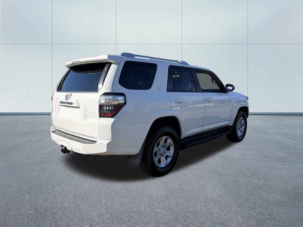 Used 2018 Toyota 4Runner SR5 AWD/4WD image 5