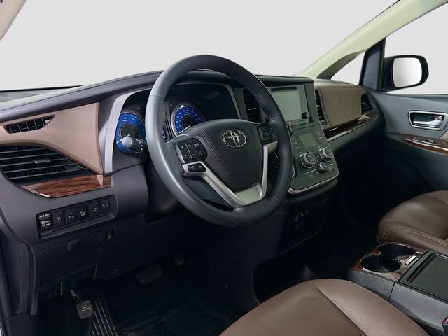 Used 2017 Toyota Sienna XLE image 9