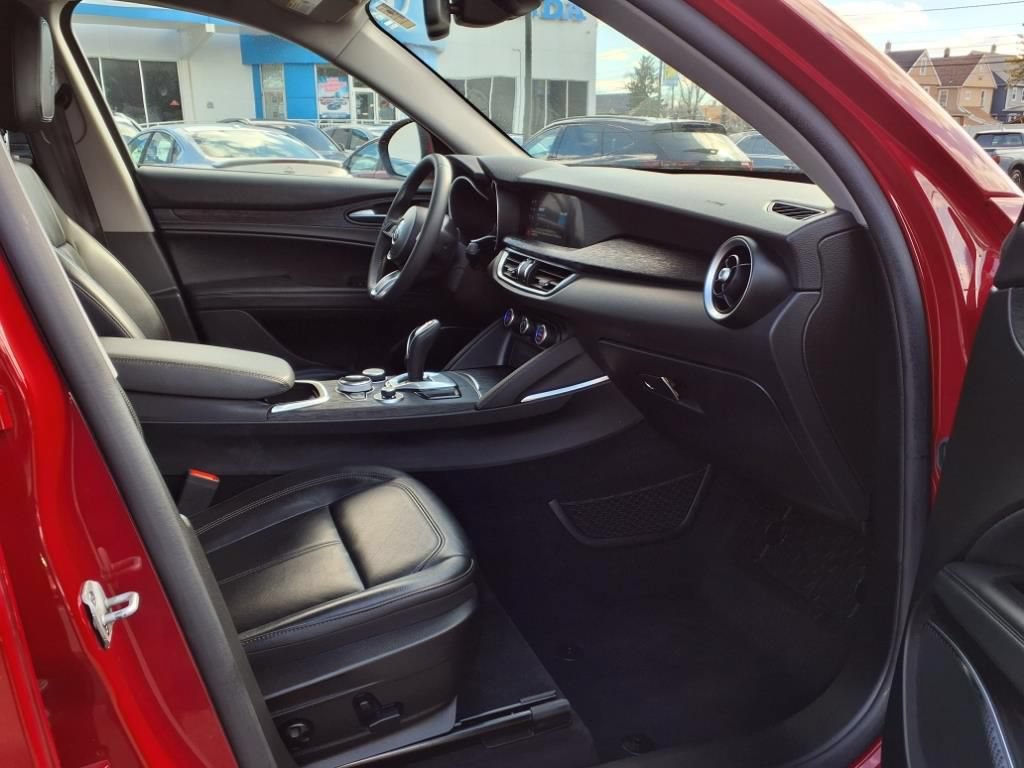 Used 2021 Alfa Romeo Stelvio Sprint AWD/4WD image 11