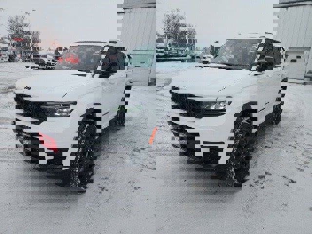 New 2025 Jeep Grand Cherokee L Altitude image 3