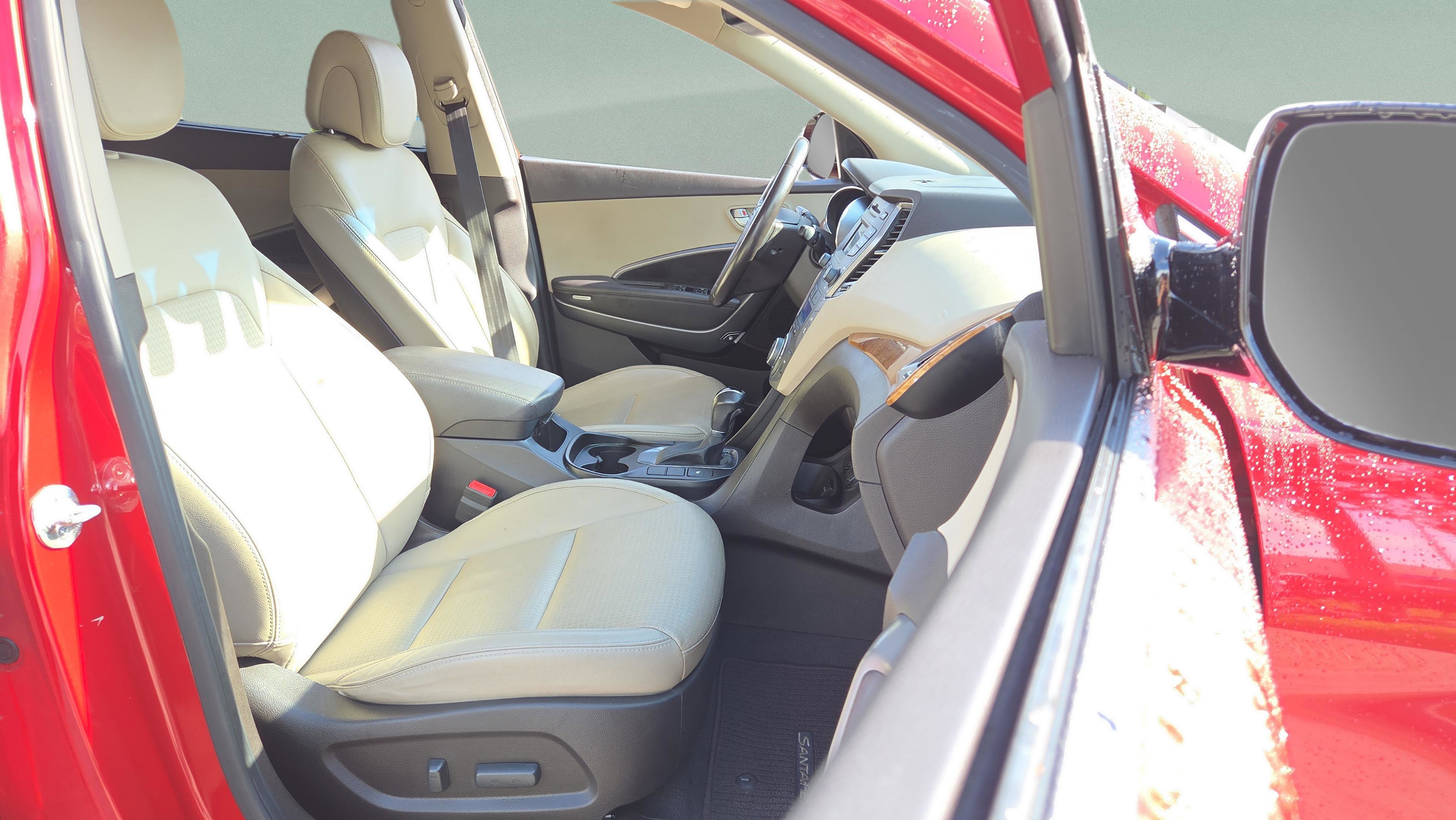 Used 2014 Hyundai Santa Fe GLS image 28