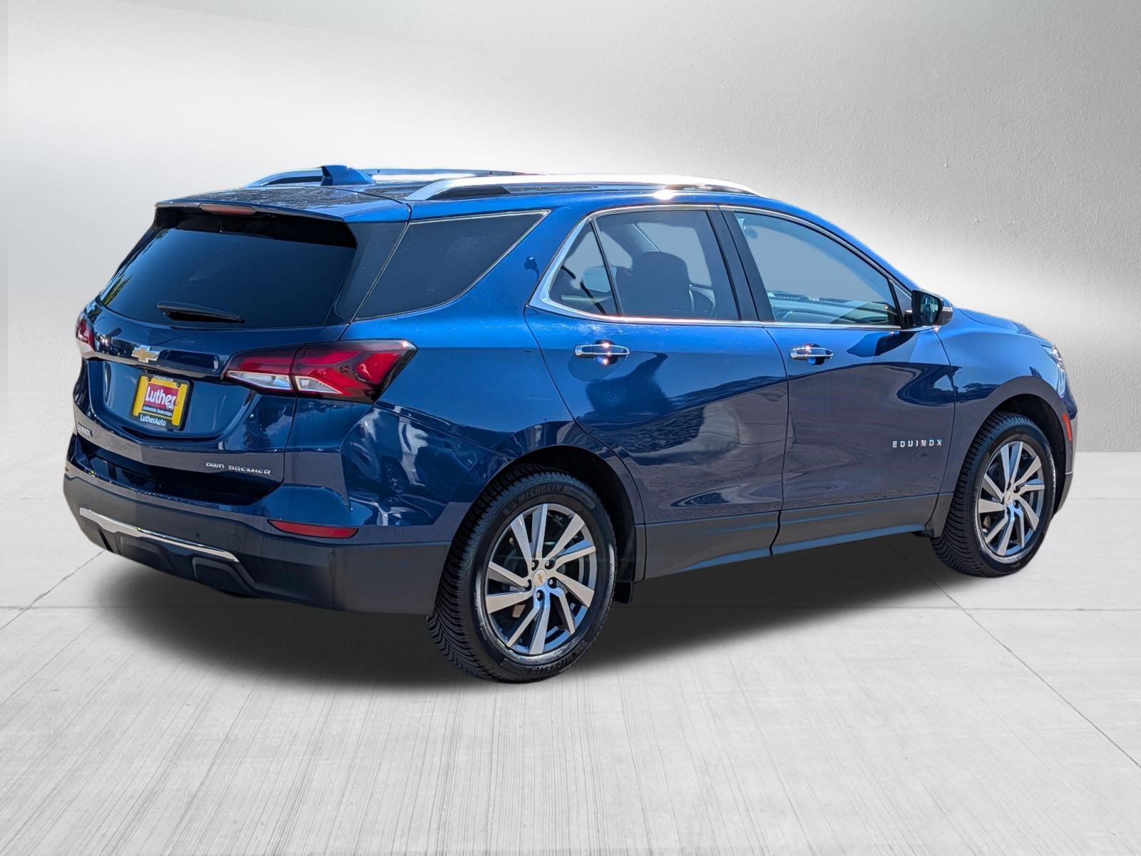 Used 2022 Chevrolet Equinox Premier AWD/4WD image 7