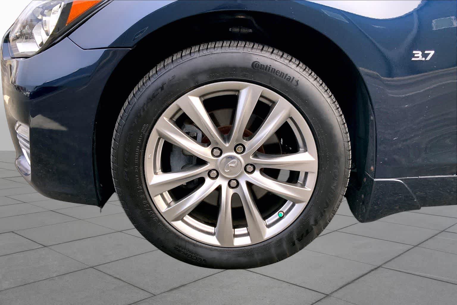 Used 2016 INFINITI Q70 3.7 AWD/4WD image 11