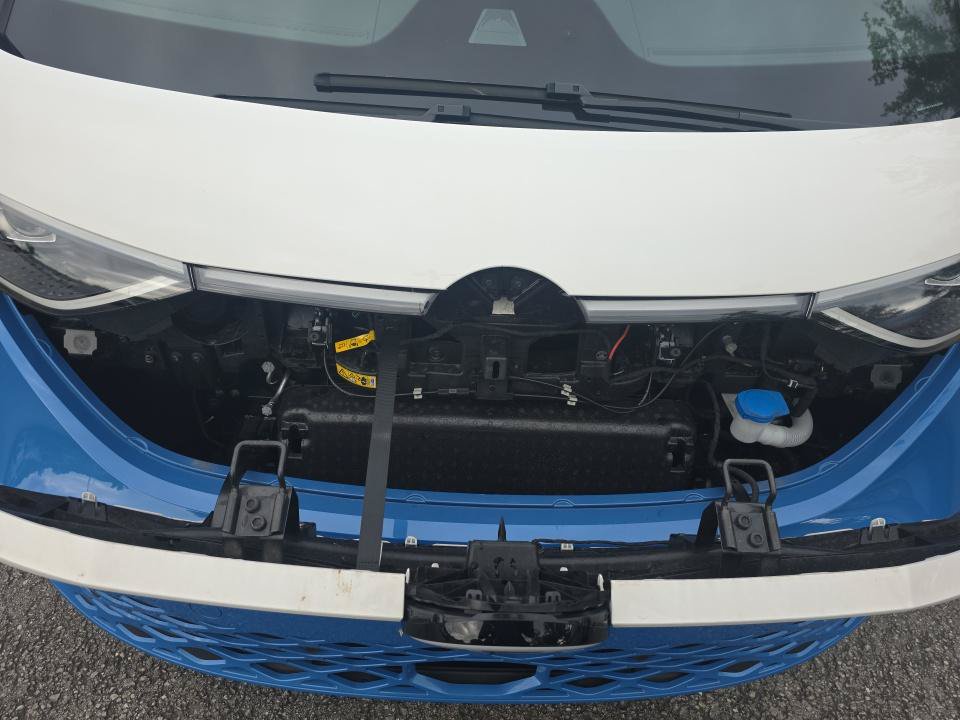 Used 2025 Volkswagen ID. Buzz 1st Edition AWD/4WD image 17