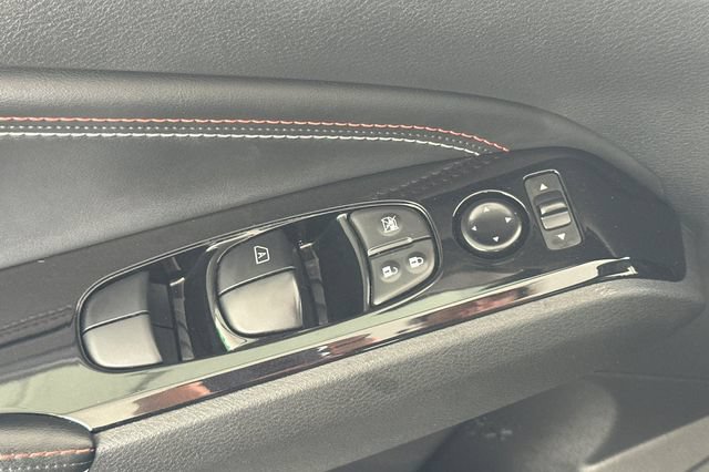 Used 2023 Nissan Altima 2.0 SR FWD image 12