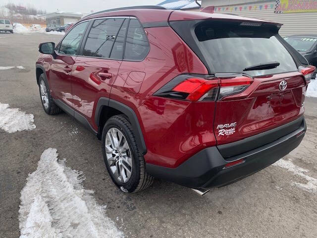 Used 2021 Toyota RAV4 XLE Premium image 3