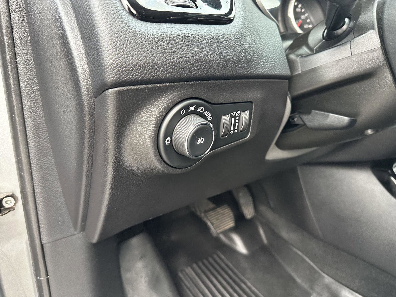 Used 2020 Jeep Compass Limited AWD/4WD image 21