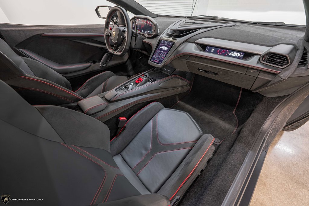 Used 2024 Lamborghini Revuelto image 30