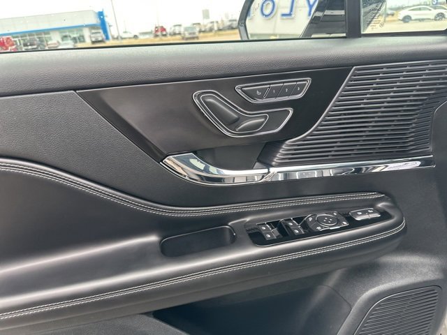 Used 2021 Lincoln Corsair AWD w/ Premium Package image 35