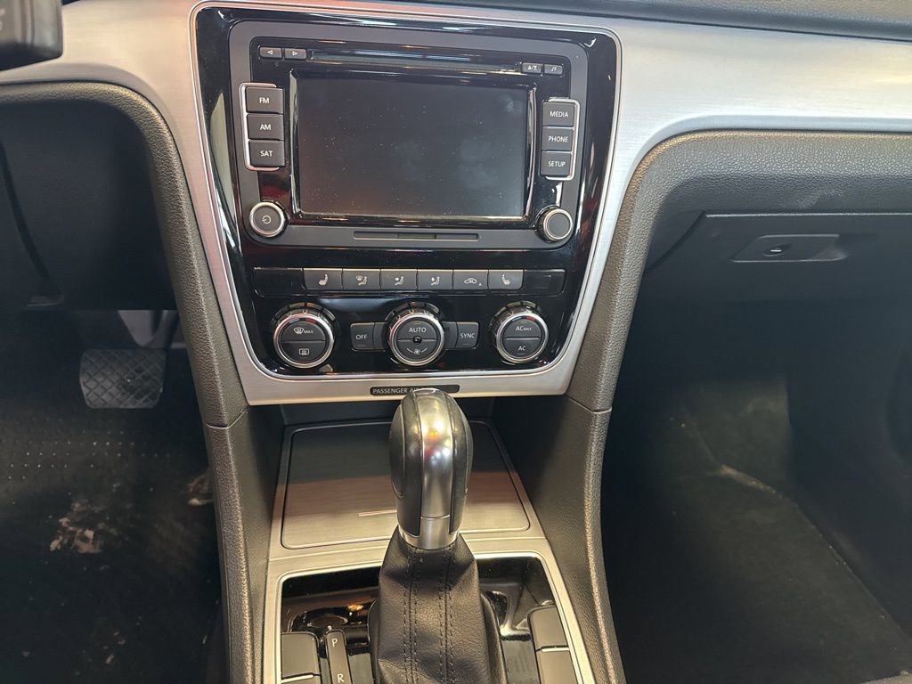 Used 2012 Volkswagen Passat 2.5 SE image 10