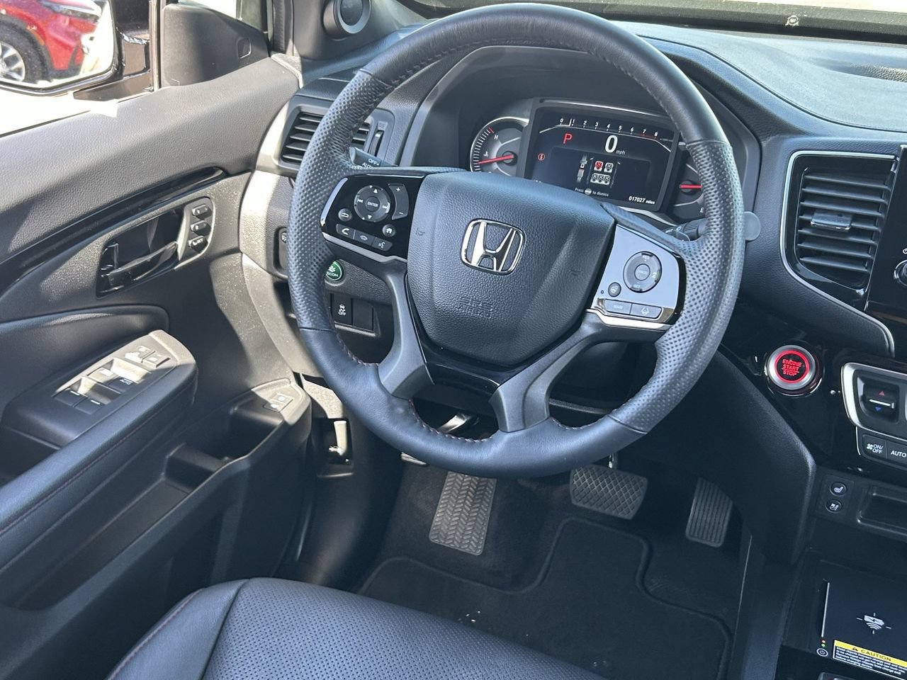 Used 2025 Honda Passport Black Edition image 17